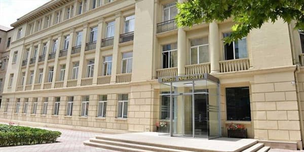 Təhsil Nazirliyində məktəblinin intiharı ilə bağlı iclas keçirilib