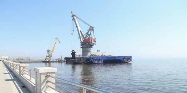 Xəzərin dibindən 445 ton ağırlığında üç gəmi korpusu çıxarılıb (FOTO)
