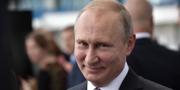 Putin və Medvedevin gəlirləri açıqlandı
