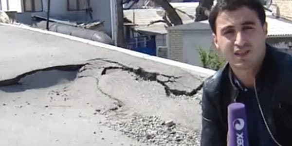 Bakıda tunelin üzərində asfalt örtüyü çöküb (VİDEO)