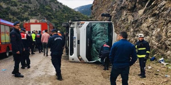 Türkiyədə sərnişin avtobusu qəzaya uğradı: ölənlər və yaralananlar var