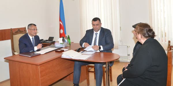 Komitə sədri məcburi köçkünlərlə görüşüb