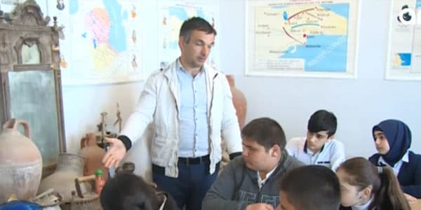 Hər kəs tarix müəlliminin bu addımından danışır (VİDEO)