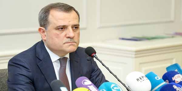 Ceyhun Bayramov rus bölməsində təhsil alan şagirdlərdən danışdı
