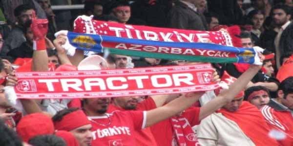 "Traktorsazi"nin oyununda qarşıdurma: çox sayda yaralı var (VİDEO)