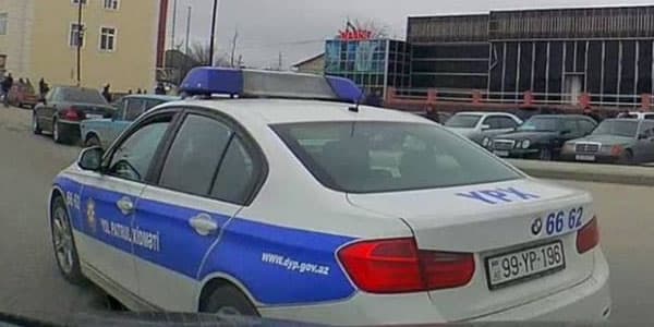 Yol polisi eyni anda iki qaydanı pozdu (FOTO/VİDEO)