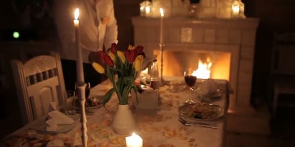 Bakıda avtobusda hindli cütlüyün romantik anları (VİDEO)