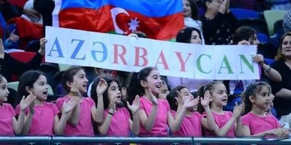 Azərbaycanlı qızların möhtəşəm himn ifası (VİDEO)