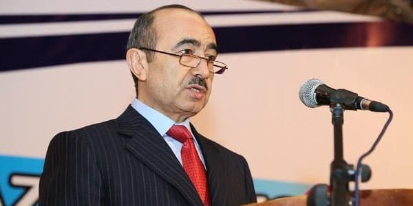 "Onlar iqtidarı nəyə görə tənqid edir?..." - Əli Həsənovun məqaləsi