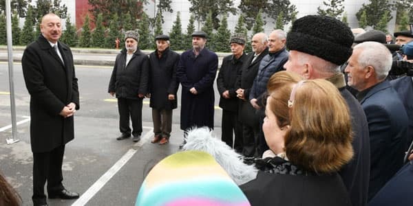İlham Əliyev: "Vergi və gömrük orqanları plandan əlavə 200 milyon manatdan çox vəsait toplayıb"