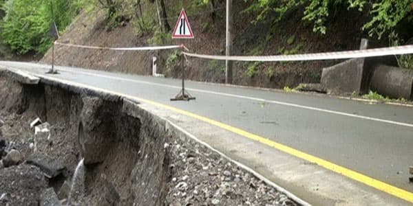 Güclü yağış Lənkəranda torpaq sürüşməsi və uçqunlara səbəb olub (FOTOLAR)