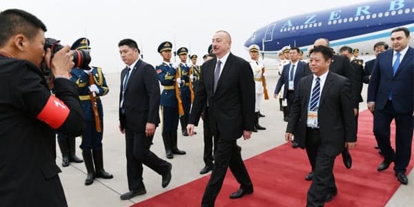 İlham Əliyev Çinə işgüzar səfərə yollanıb (FOTOLAR)