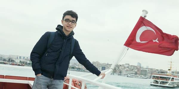 56 min dollarlıq təqaüd qazanan azərbaycanlı tələbəyə iş təklifi
