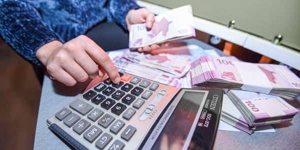 Ekspert: "Minimum əmək haqqı digər ölkələrə görə qat-qat aşağı səviyyədədir"