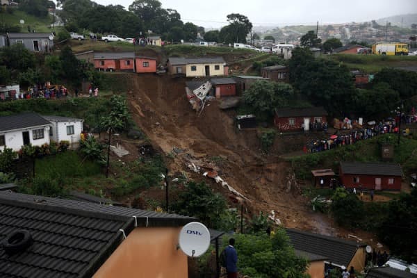 Cənubi Afrikada sel və torpaq sürüşməsi: ölü sayı 70-ə çatdı