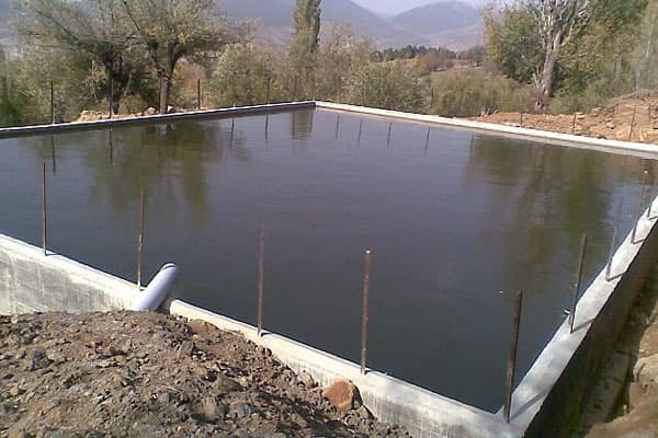 Neftçalada su hovuzunda partlayış olub, ölən var