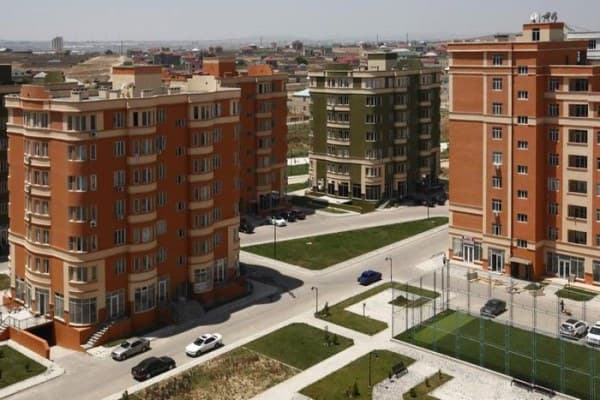 “Yeni Bakı” yaşayış kompleksinin komendantı 3 sakini güllələdi