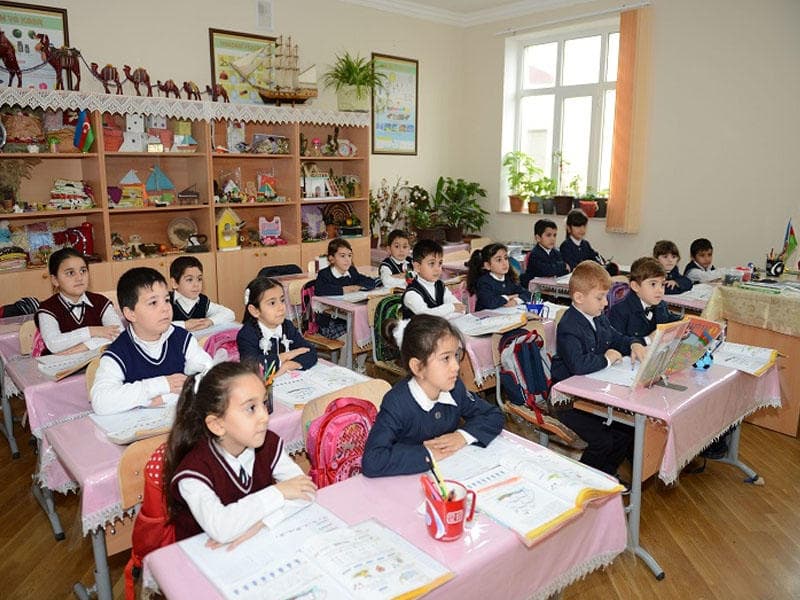 Sabahdan məktəblərdə dərslər dayandırılır