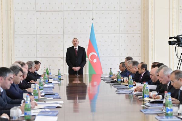 İlham Əliyev nazirləri topladı
