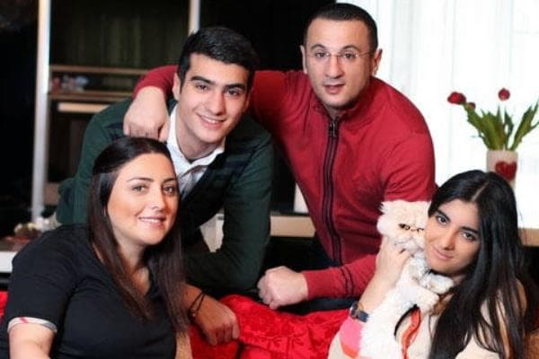 Anar Mədətovun anasından canlı efirdə açıqlama: "10 ildir ayrı yaşayırdılar.." (FOTO)