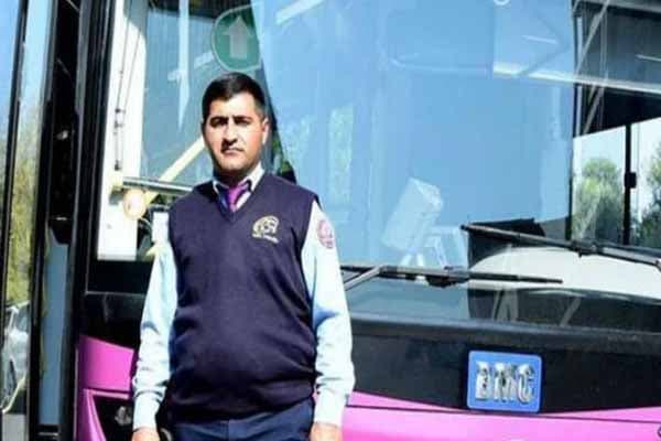 Avtobus sürücüsü gənc qızı ölümdən qurtardı