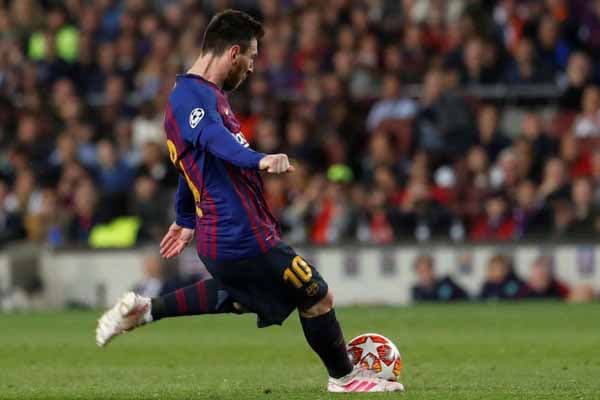 Messi cərimə zərbəsindən qol vuran zaman hakimi aldadıb (VİDEO)