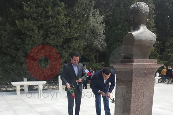 Həbsdən çıxan Akif Əliyev Heydər Əliyevin məzarını ziyarət etdi (FOTOLAR)