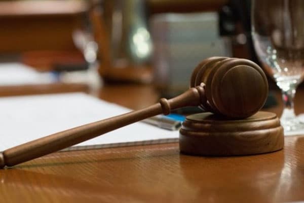 Azərbaycanda maraqlı məhkəmə işi: Oğlunu bıçaqlayan ata həbs olunmadı