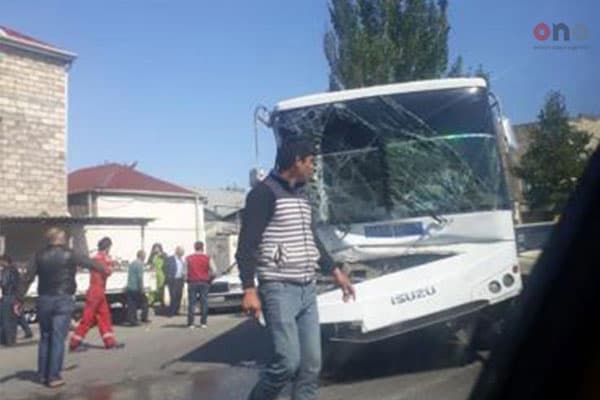 Bakıda avtobus qəzası: 6 yaralı var (YENİLƏNİB)
