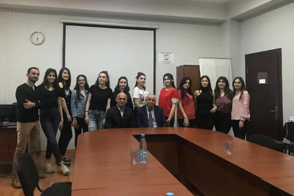 Firuz Mustafa “Yaradıcı yazı”nın “Birpərdəli dərs”ində (FOTO)