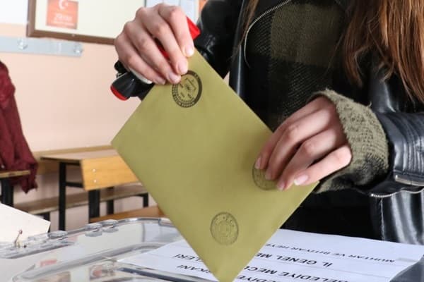 Türkiyədə seçki ilə bağlı qeyri-adi aksiya (FOTOLAR)