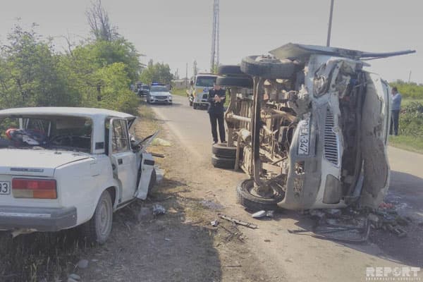 Şəmkirdə mikroavtobus aşıb: 3 nəfər ölüb, 8 nəfər yaralanıb (YENİLƏNİB/FOTO)