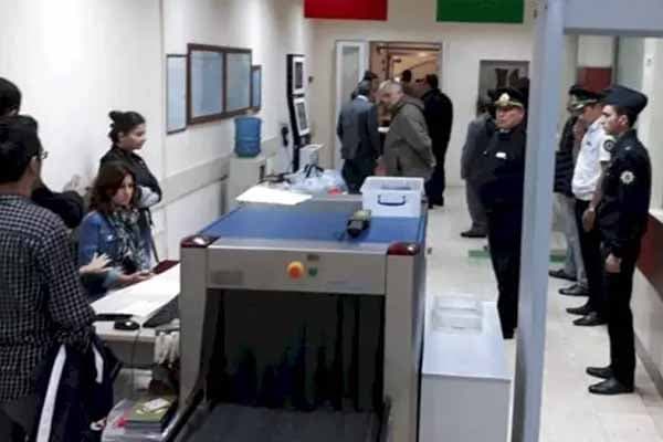 Azərbaycan gömrüyündə insident: Boğazını kəsdi