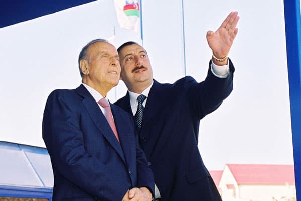 İlham Əliyev Heydər Əliyevin doğum günü ilə bağlı videoçarx paylaşıb