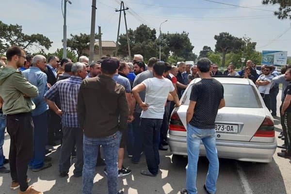 Gürcüstan azərbaycanlılarından "spirt" etirazı (FOTO)