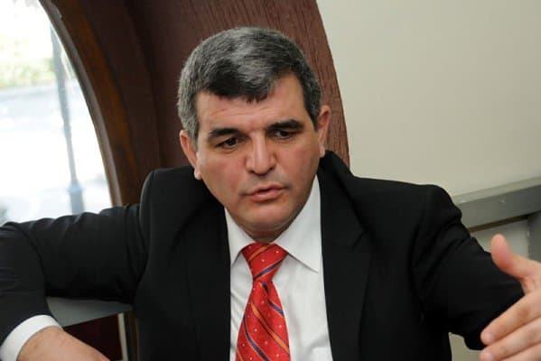 Fazil Mustafa: "Deputatlar öz dilində yazmağı öyrənsələr, yaxşı olar"