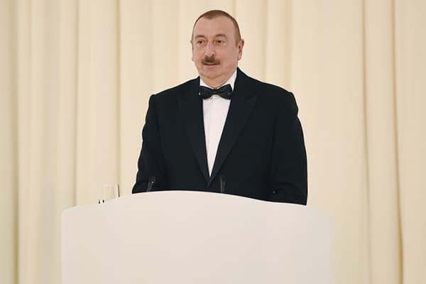 İlham Əliyev: “Ölkə daxilində çox eybəcər mənzərə yaratmağa çalışırlar”