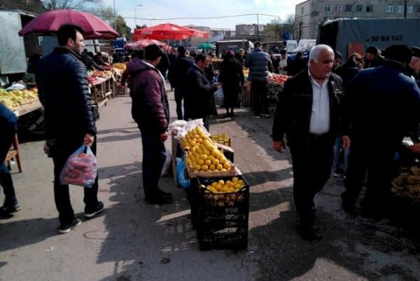 Palçığın içindəki yarmarka – Sumqayıtdan görüntülər