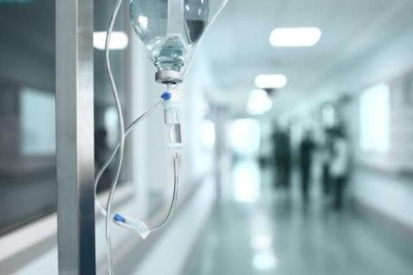 Şagird dərsdən qaçmaq üçün özünü ikinci mərtəbədən atdı - Reanimasiyaya yerləşdirilib