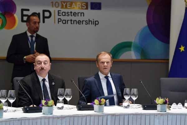 Dövlət və hökumət başçılarının şərəfinə şam yeməyi verilib (FOTO)