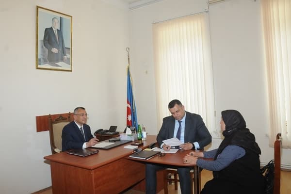 Rövşən Rzayev vətəndaşları qəbul etdi