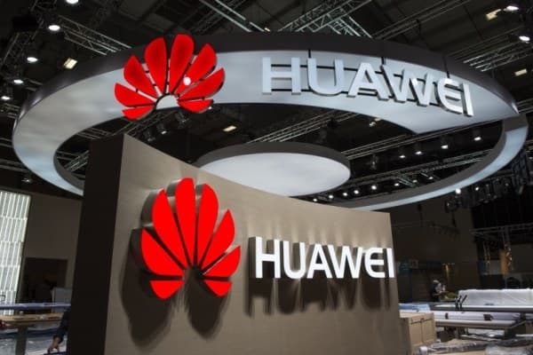 ABŞ Huawei şirkəti və 70 şöbəsini qara siyahıya saldı