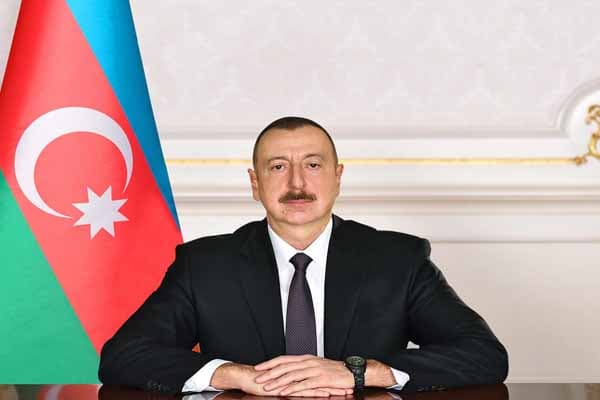 Daimi dövlət qulluğuna qəbul edilən şəxslərlə bağlı fərman