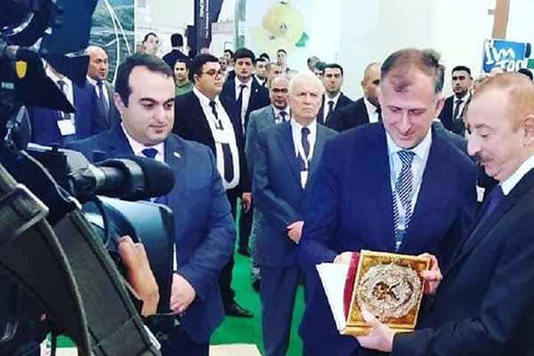 İlham Əliyevə məşhur poema hədiyyə olundu