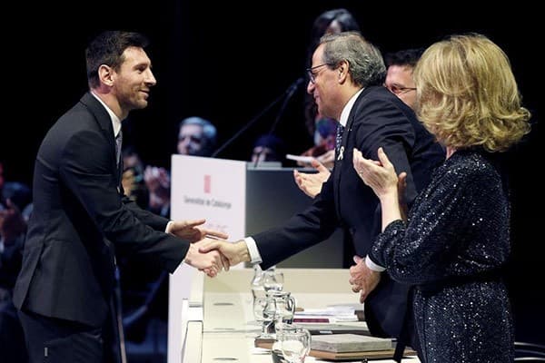 Messi Kataloniya hökuməti tərəfindən mükafatlandırıldı (VİDEO)
