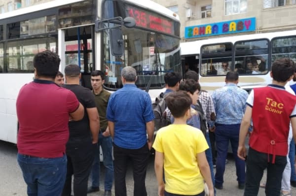 "Xalıq Faiqoğlu"ya məxsus sərnişin avtobusu qəzaya düşdü (FOTOLAR)