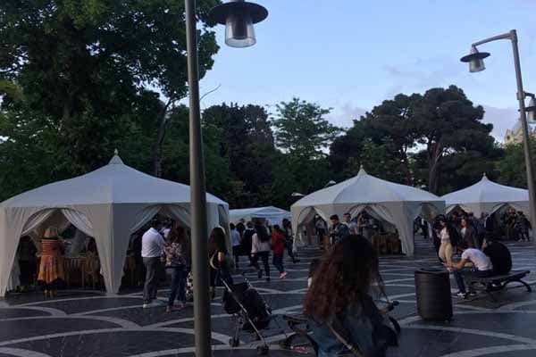 Bakıda pulsuz iftar çadırlarını kimlər qurub? - FOTO