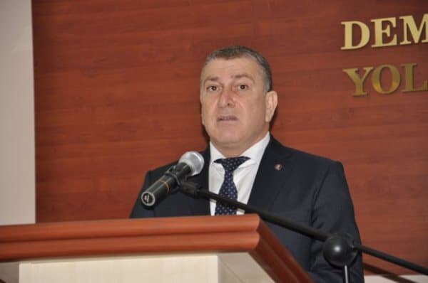 İcra başçısı ondan şikayət edən gənci həbs etdirib