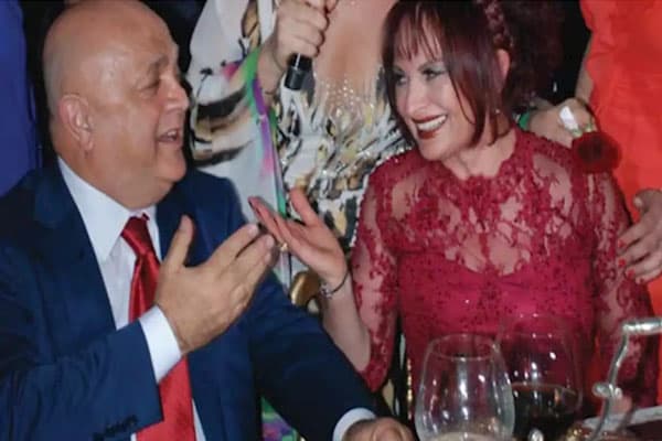 Bakıda böyük mağazası olan iş adamı və arvadı öz evində girov götürüldü (VİDEO)