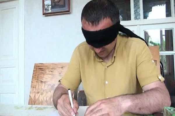 Gözübağlı rəsm çəkən azərbaycanlı Ginnesə iddialıdır - FOTO